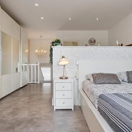 Hauzify I Casa D'anselm Clave Holiday home