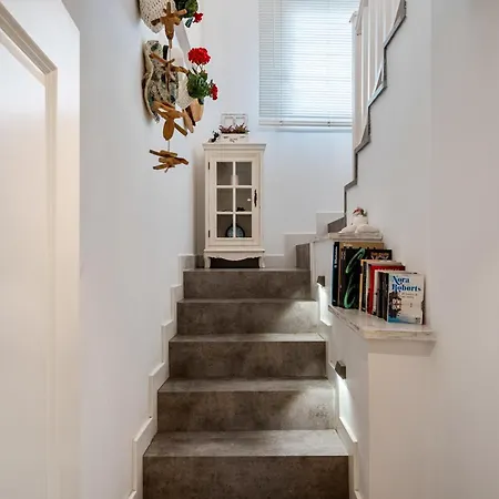 Holiday home Hauzify I Casa D'anselm Clave