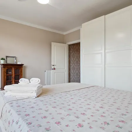Hauzify I Casa D'anselm Clave Holiday home Calella